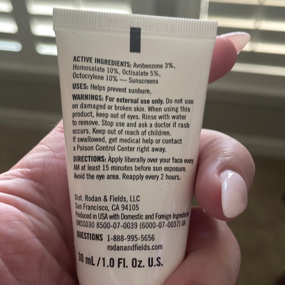 Rodan & Fields Unblemish Invisible Matte Defense - Picture 3 of 3